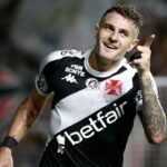 Vegetti em campo pelo Vasco