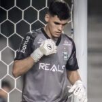 Goleiro Pedro Morisco em jogo do Coritiba