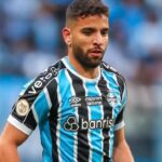Pepê em campo pelo Grêmio