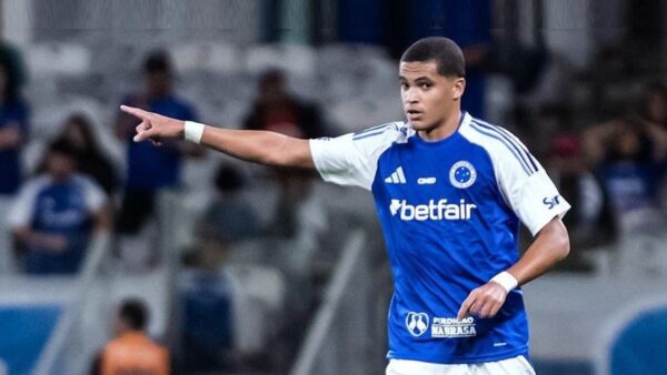 Kau&atilde; Prates em campo pelo Cruzeiro