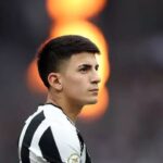 Thiago Almada com a camisa do Botafogo
