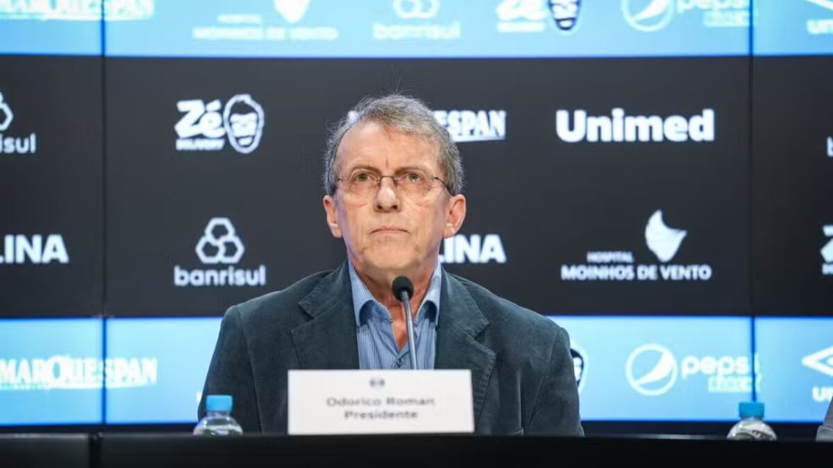 Presidente Odorico Roman em coletiva de imprensa na Arena do Grêmio - o clube gaúcho quer a contratação do volante argentino Guido Rodríguez, do West Ham, da Inglaterra