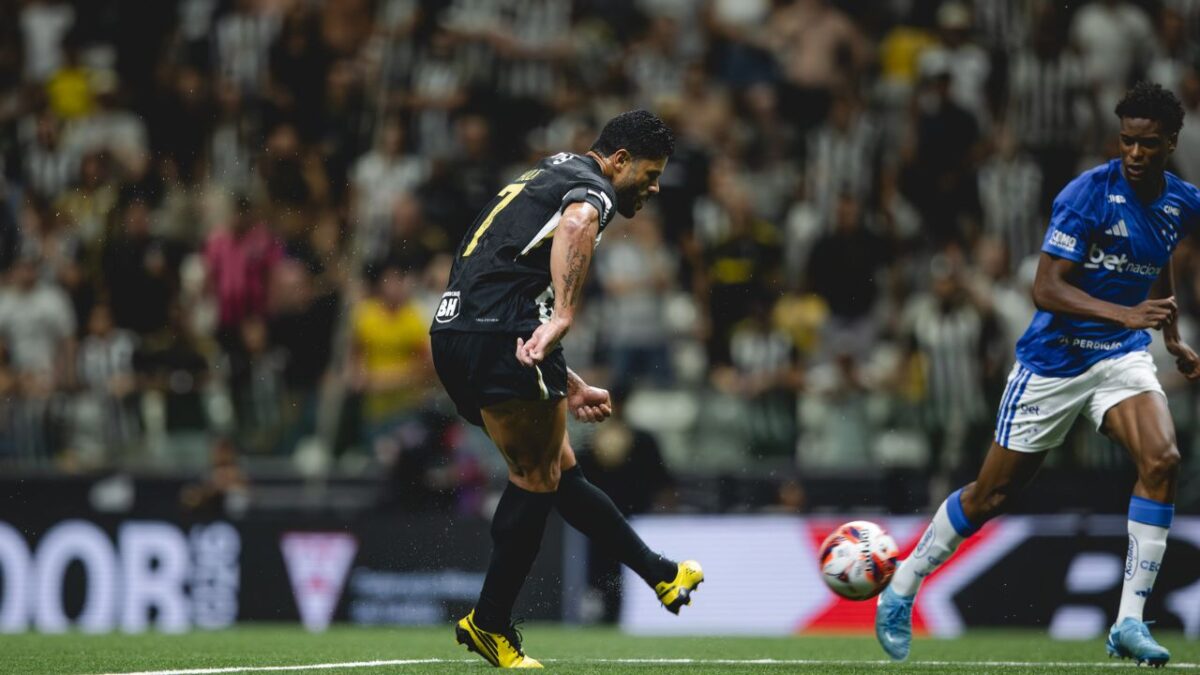 Momento do chute de Hulk no seu gol em Atlético-MG 2 x 1 Cruzeiro - Arena MRV, Campeonato Mineiro (25/01/2026)