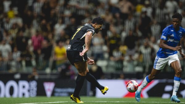 Momento do chute de Hulk no seu gol em Atl&eacute;tico-MG 2 x 1 Cruzeiro - Arena MRV, Campeonato Mineiro (25/01/2026)