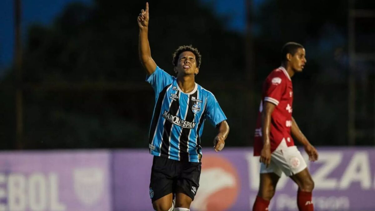 João Borne agradecendo a Deus após fazer gol em Grêmio 4 x 1 América-RN - Copinha, 16/01/2026