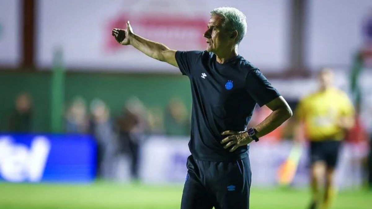 Técnico Luís Castro em Avenida 0 x 4 Grêmio - Estádios dos Eucaliptos, em Santa Cruz do Sul, primeira rodada do Gauchão - 10/01/2026