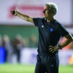 Técnico Luís Castro em Avenida 0 x 4 Grêmio - Estádios dos Eucaliptos, em Santa Cruz do Sul, primeira rodada do Gauchão - 10/01/2026