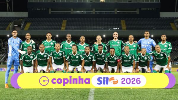Elenco do Palmeiras na Copinha na foto oficial antes do jogo contra o Monte Roraima, pela 1&ordf; rodada da Copinha 2026 - 05/01/2026