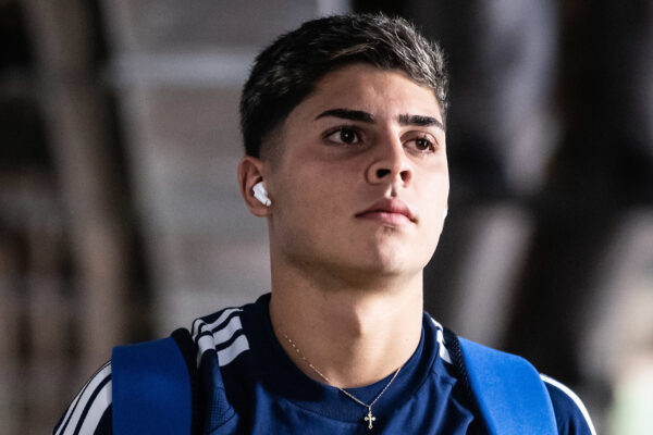 Cruzeiro encaminha venda de Cauan Baptistella ao Metalist, da Ucrânia