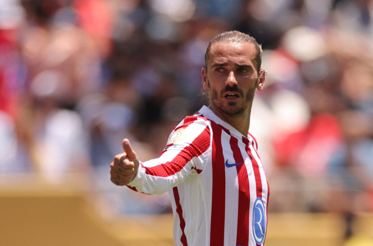 Griezmann em campo pelo Atlético de Madrid, que goleou o Barcelona pela Copa do Rei nesta quinta-feira (12/02/2026)