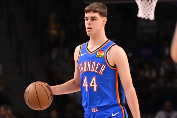 Thunder: Nikola Topic estreia na NBA após se recuperar de câncer