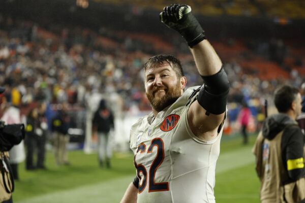 Joe Thuney é nomeado o Protetor do Ano da temporada 2025 da NFL