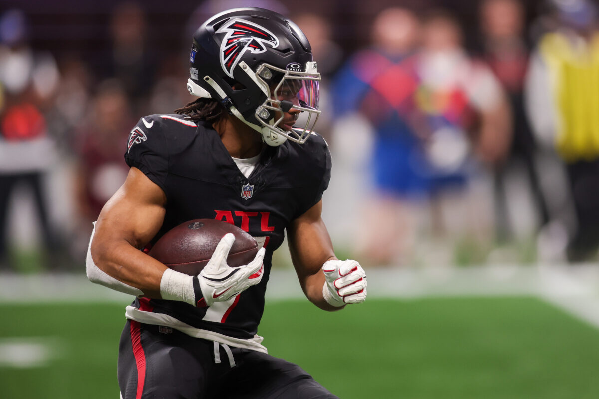 Jan 4, 2026; Atlanta, Georgia, USA; Atlanta Falcons running back Bijan Robinson (7) runs the ball against the New Orleans Saints in the third quarter at Mercedes-Benz Stadium. Mandatory Credit: Brett Davis-Imagn Images