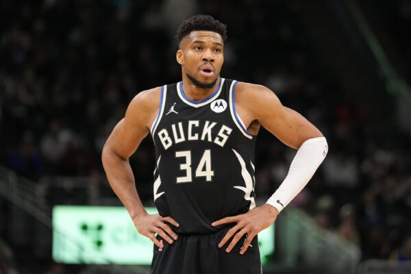 Bucks enviam contraofertas para times interessados em Giannis Antetokounmpo