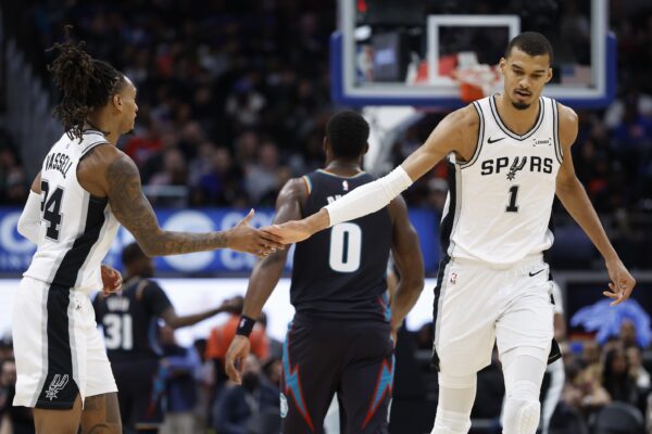 Spurs vencem Pistons em duelo acirrado e chegam a 9ª vitória consecutiva
