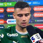 Andreas Pereira falando com jornalista de televisão após Palmeiras 5 x 1 Vitória - Arena Barueri, Brasileirão (05/02/2026)