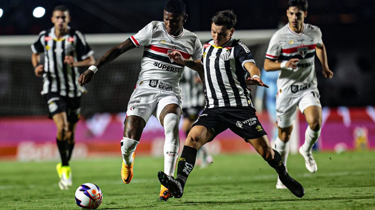 Arboleda e Barreal disputando a bola em São Paulo x Santos - Morumbis, Campeonato Paulista (30/01/2026)