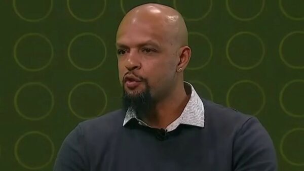 Supercopa: Felipe Melo se envolve em atrito com torcedores do Corinthians