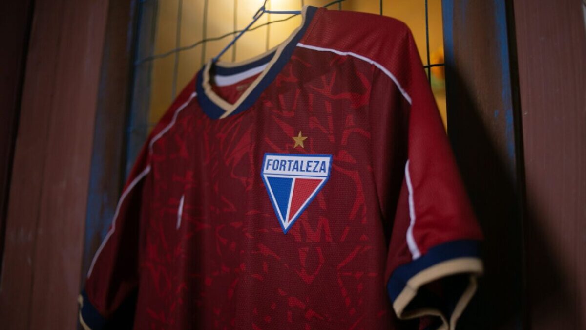 Camisa bordô do Fortaleza, que contratou GB, do Vasco, nesta sexta-feira (13/02/2026)