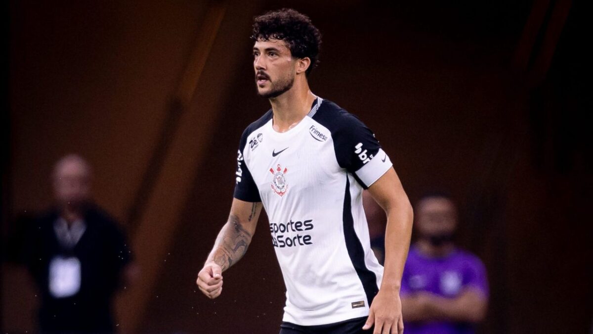 Gustavo Henrique em campo pelo Corinthians