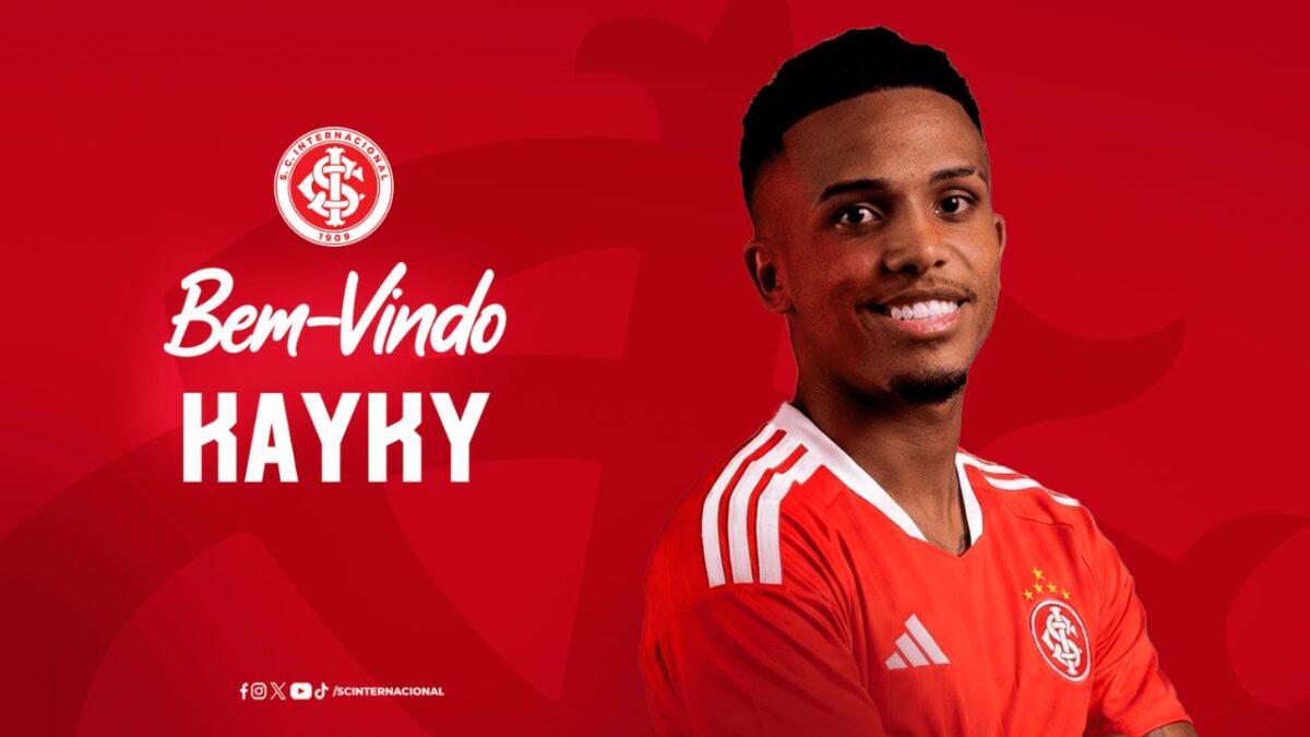 Pôster do Internacional para a contratação oficial de Kayky, por empréstimo junto ao Bahia - dizeres "Bem-Vindo Kayky" no lado esquerdo da imagem, com o escudo do clube acima e as redes sociais na parte debaixo