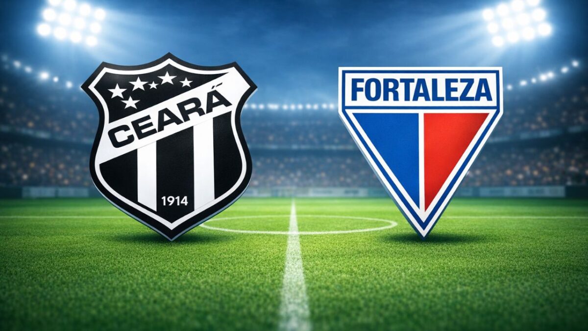 Escudos de Ceará (esquerda) e Fortaleza (direita) em um fundo verde de gramado de futebol com os contornos brancos das linhas