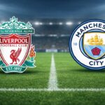 Escudos de Liverpool (esquerda) e Manchester City (direita) em um fundo verde de gramado de futebol com os contornos brancos das linhas
