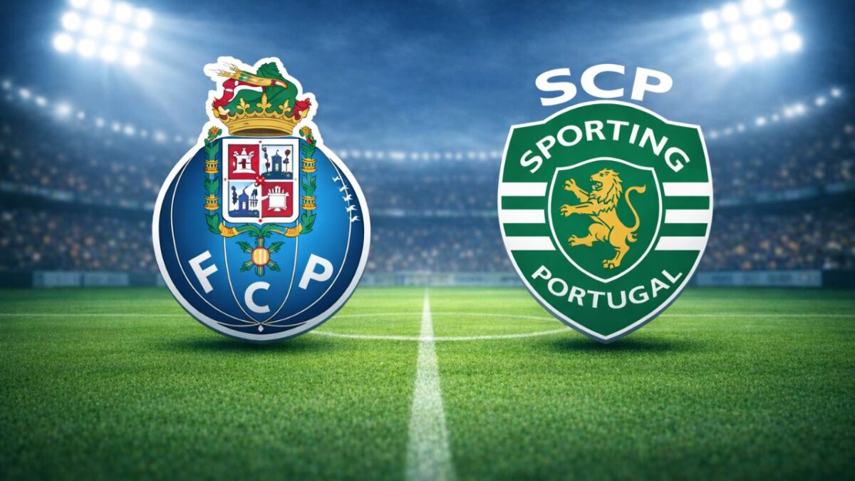 Escudos de Porto (esquerda) e Sporting (direita) em um fundo verde de gramado de futebol com os contornos brancos das linhas
