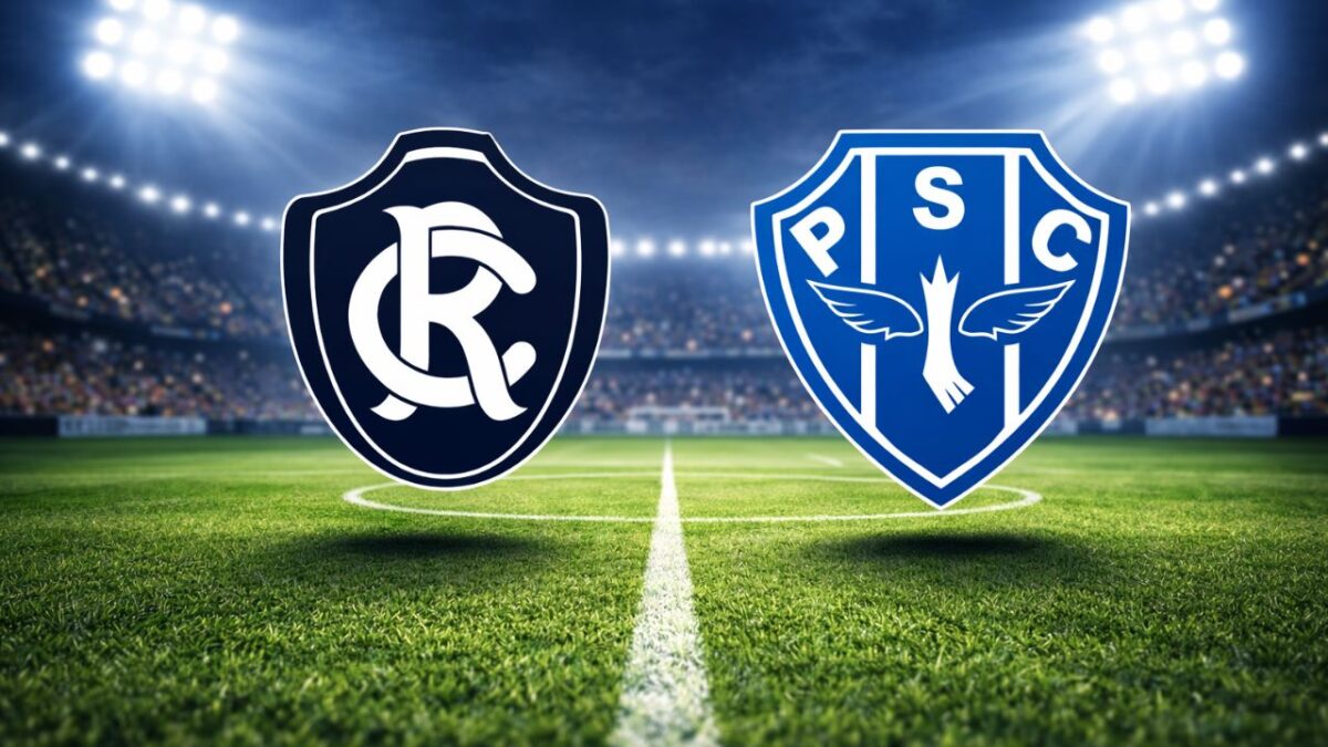 Escudos de Remo (esquerda) e Paysandu (direita) em um fundo verde de estádio e gramado verde de futebol com os contornos brancos das linha central e do grande círculo - há também um refletores nos cantos superiores esquerdo e direito