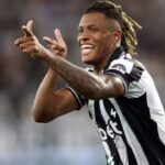 Danilo comemorando gol pelo Botafogo