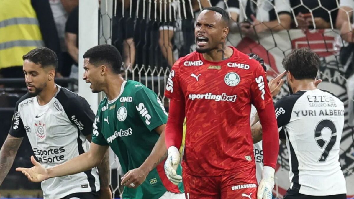 Carlos Miguel (ao centro) em Corinthians x Palmeiras - Neo Química Arena, Campeonato Paulista (08/02/2026)