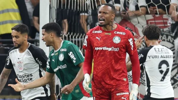 Carlos Miguel (ao centro) em Corinthians x Palmeiras - Neo Qu&iacute;mica Arena, Campeonato Paulista (08/02/2026)