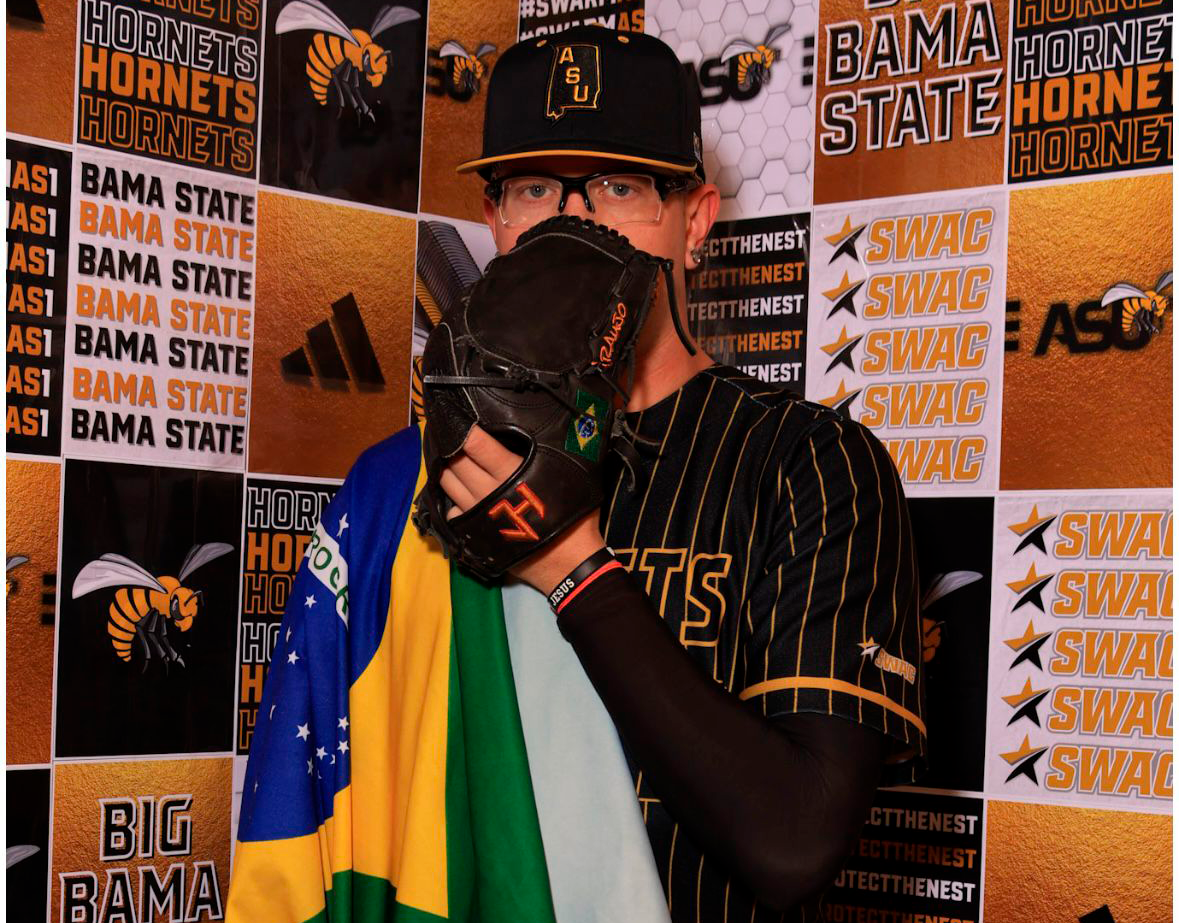 Quem é Caio Araújo? O pitcher brasileiro que saiu do interior de SP para o alto nível do beisebol universitário dos EUA