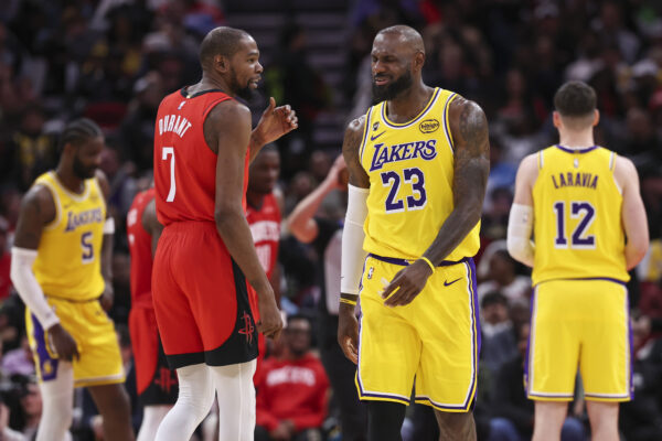 Onde assistir Lakers x Rockets e odds pela NBA hoje (18/04/2026)
